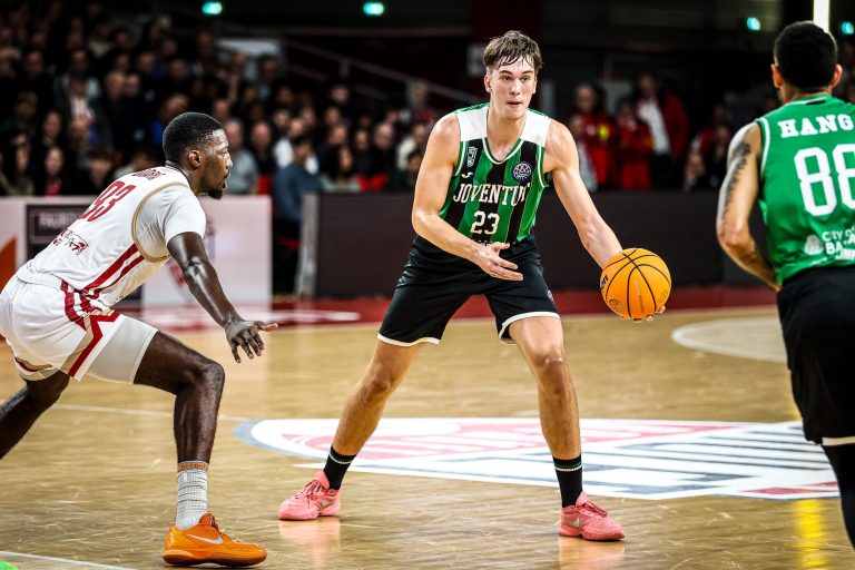 How to Choose a Basketball Total When the First Quarter Was Too Fast